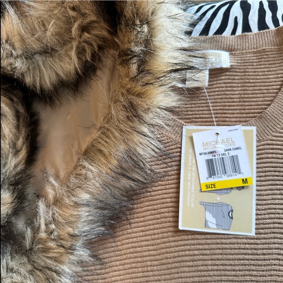 Michael Kors❤️ Sweater Poncho w/Faux Fur Collar~Sz~Med~Dark Carmel Color NWT - Picture 4 of 8